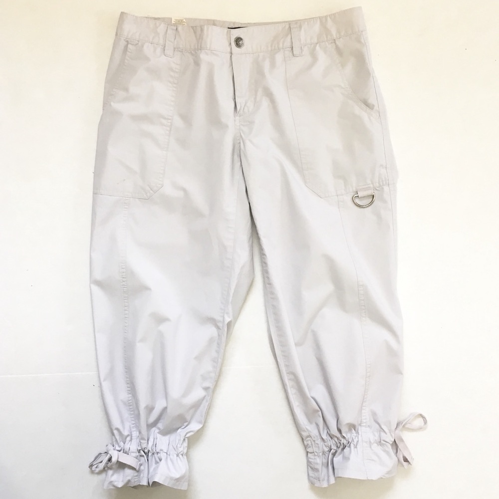 Daisy Fuentes Grey Ruffled Cuff Capris, Size 6